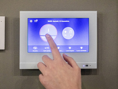 Schermo Touch per la Gestione di tutte le funzioni Domotiche dell'Abitazione
